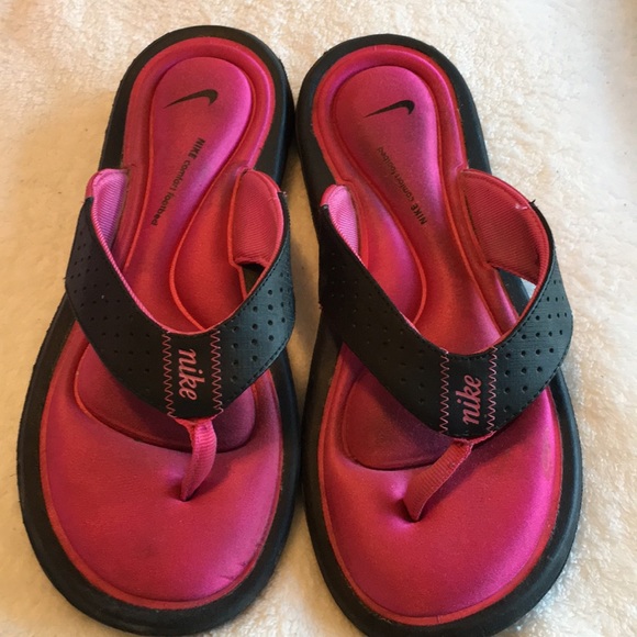 Nike Shoes - Woman’s Nike sandals size 5